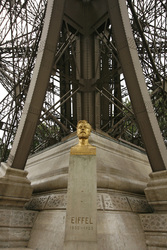 Gustave Eiffel Monument am Eiffelturm