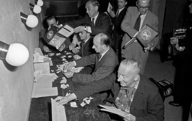 Auszählung der Stimmzettel der Berlinale-Publikumswahl