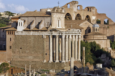 Tempio di Antonino e Faustina / Tempel des Antoninus Pius und der Faustina