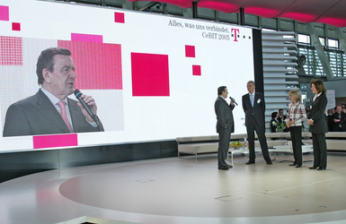 Gerhard Schröder, Kai-Uwe Ricke, Doris Schröder-Köpf