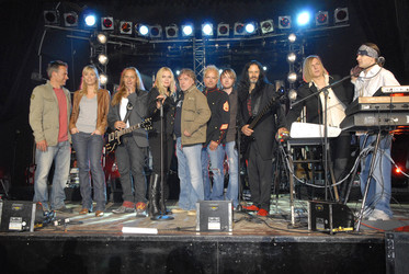 Marco Girnth, Melanie Marschke, Uwe Hassbecker, Andreas Schmidt-Schaller, Anna Loos, Reinhard Petereit, Daniel Hassbecker, Jäcki Reznicek, Ritchie Barton, Sebastian Reznicek