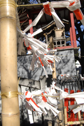 Omikuji am Hanazono-jinja Schrein