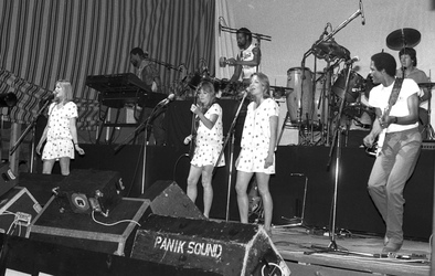 Lani Weymouth, Tina Weymouth, Laura Weymouth, Chris Frantz