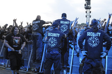 Metal Fans und Security