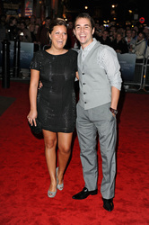 Martin Compston mit Begleitung