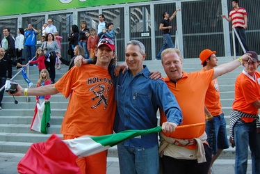 Italienische und niederländische Fußball-Fans