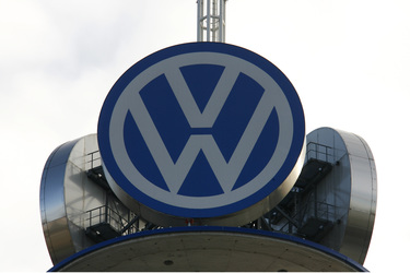 VW-Logo auf dem VW-Tower