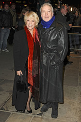 Elaine Paige mit Begleitung