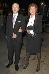 Cilla Black mit Begleitung