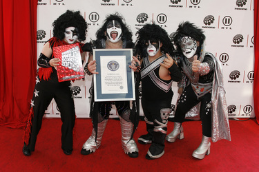 Terra Jole - Mini Paulina, Joseph James Fatale - Mini Gene, Travis Ellis - Mini Peter, Wilbur Mullet - Mini Ace