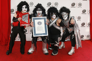 Terra Jole - Mini Paulina, Joseph James Fatale - Mini Gene, Travis Ellis - Mini Peter, Wilbur Mullet - Mini Ace