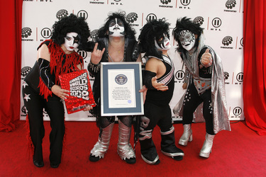 Terra Jole - Mini Paulina, Joseph James Fatale - Mini Gene, Travis Ellis - Mini Peter, Wilbur Mullet - Mini Ace