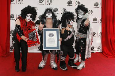 Terra Jole - Mini Paulina, Joseph James Fatale - Mini Gene, Travis Ellis - Mini Peter, Wilbur Mullet - Mini Ace