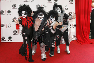 Terra Jole - Mini Paulina, Joseph James Fatale - Mini Gene, Travis Ellis - Mini Peter, Wilbur Mullet - Mini Ace