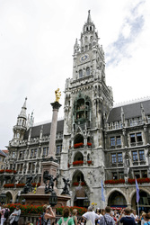 Neues Rathaus und Mariensäule