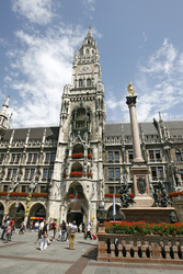 Neues Rathaus und Mariensäule