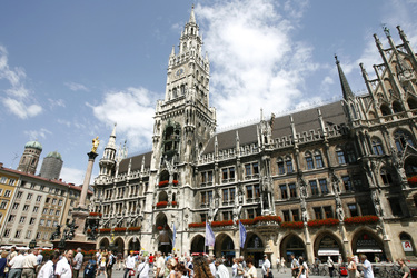 Neues Rathaus und Mariensäule