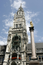 Neues Rathaus und Mariensäule
