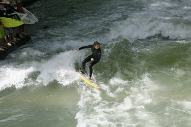 Surfen auf dem Eisbach