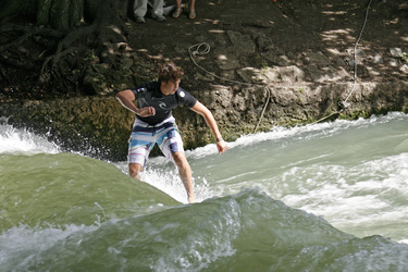 Surfen auf dem Eisbach