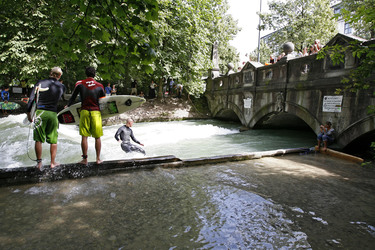Surfen auf dem Eisbach