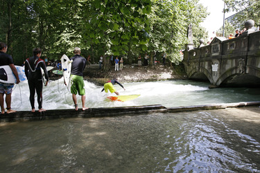 Surfen auf dem Eisbach