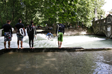 Surfen auf dem Eisbach