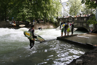 Surfen auf dem Eisbach