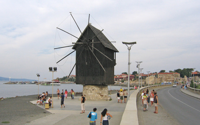 Mühle und Panorama von Nessebar