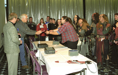 Robert O'Reilly und J.G. Hertzler mit Klingonen