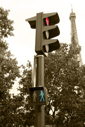 Ampel vor Eiffelturm / Tour Eiffel