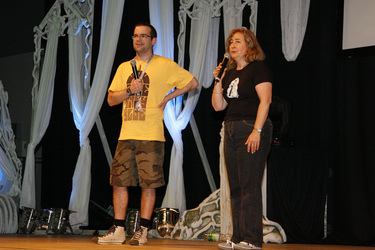 Thomas Robins, Lori Dungey