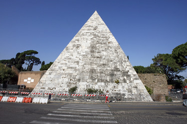Piramide Cestia / Cestius-Pyramide