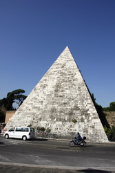Piramide Cestia / Cestius-Pyramide