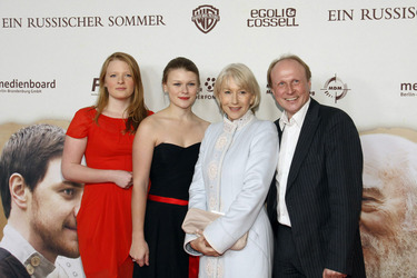 Katarina Tolstoi, Anastasia Tolstoi, Helen Mirren, Michael Hoffman