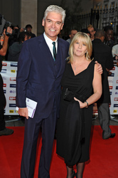 Phillip Schofield mit Begleitung