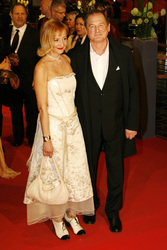 Burghart Klaußner mit Begleitung