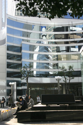 Spiegelung in Hochhaus