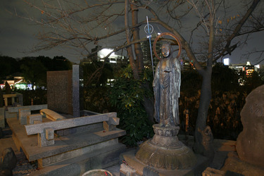 Statue am Bentendo-Tempel