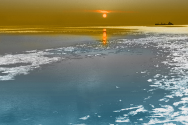 Schiff im Eismeer bei Sonnenuntergang