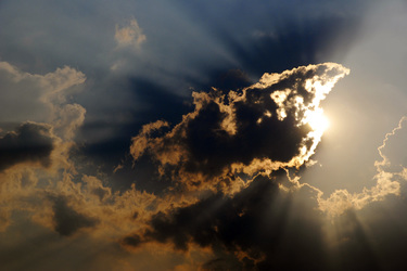 Sonne hinter den Wolken