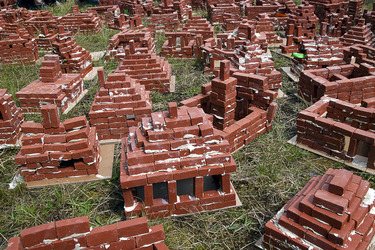 Stadt aus Mini-Tonziegeln