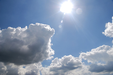 Sonne und Wolken