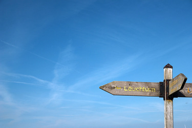 Wegweiser zum Leuchtturm