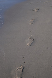 Fußabdrücke am Strand