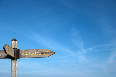 Wegweiser zum Leuchtturm