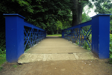 Historische, blaue Brücke