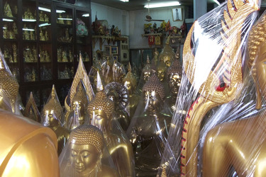 Buddha Statuen in Shop