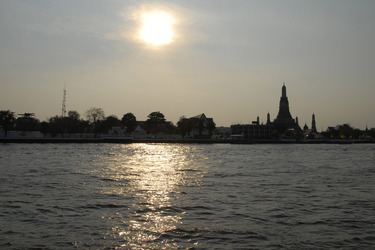 Wat Arun in der Abenddämmerung