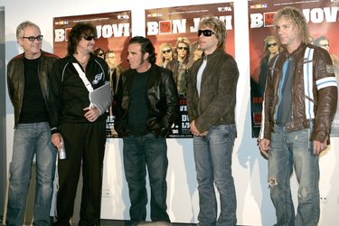 Hugh McDonald, Richie Sambora, Tico Torres, Jon Bon Jovi, David Bryan